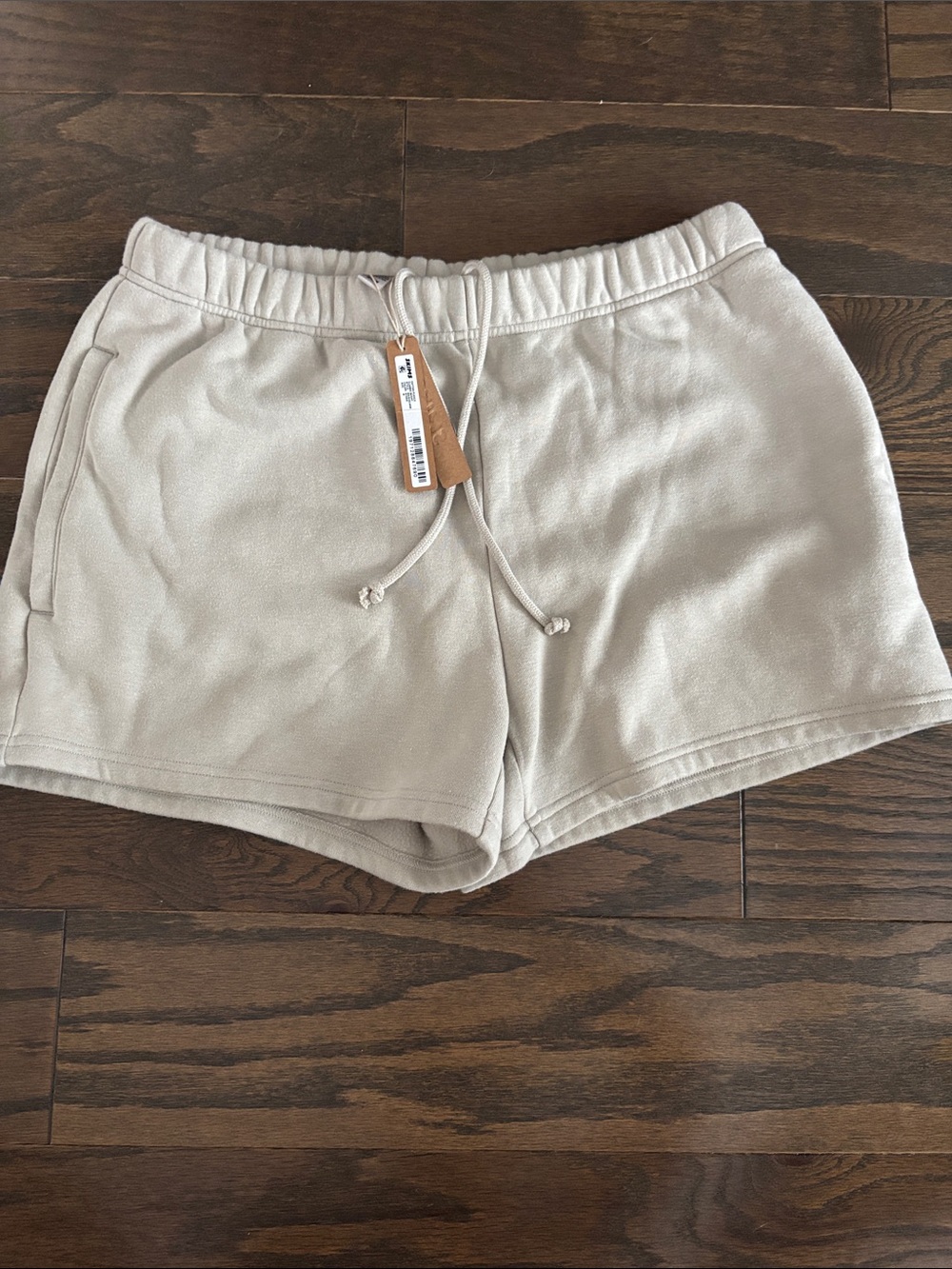 New! SKIMS Fleece sweat shorts in beige